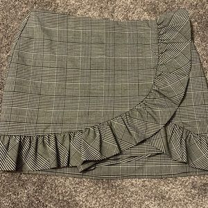 Forever 21 skirt/shorts in one! Excellent condition